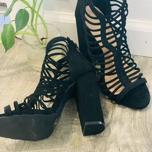 Kayleen size 6.5 black heel